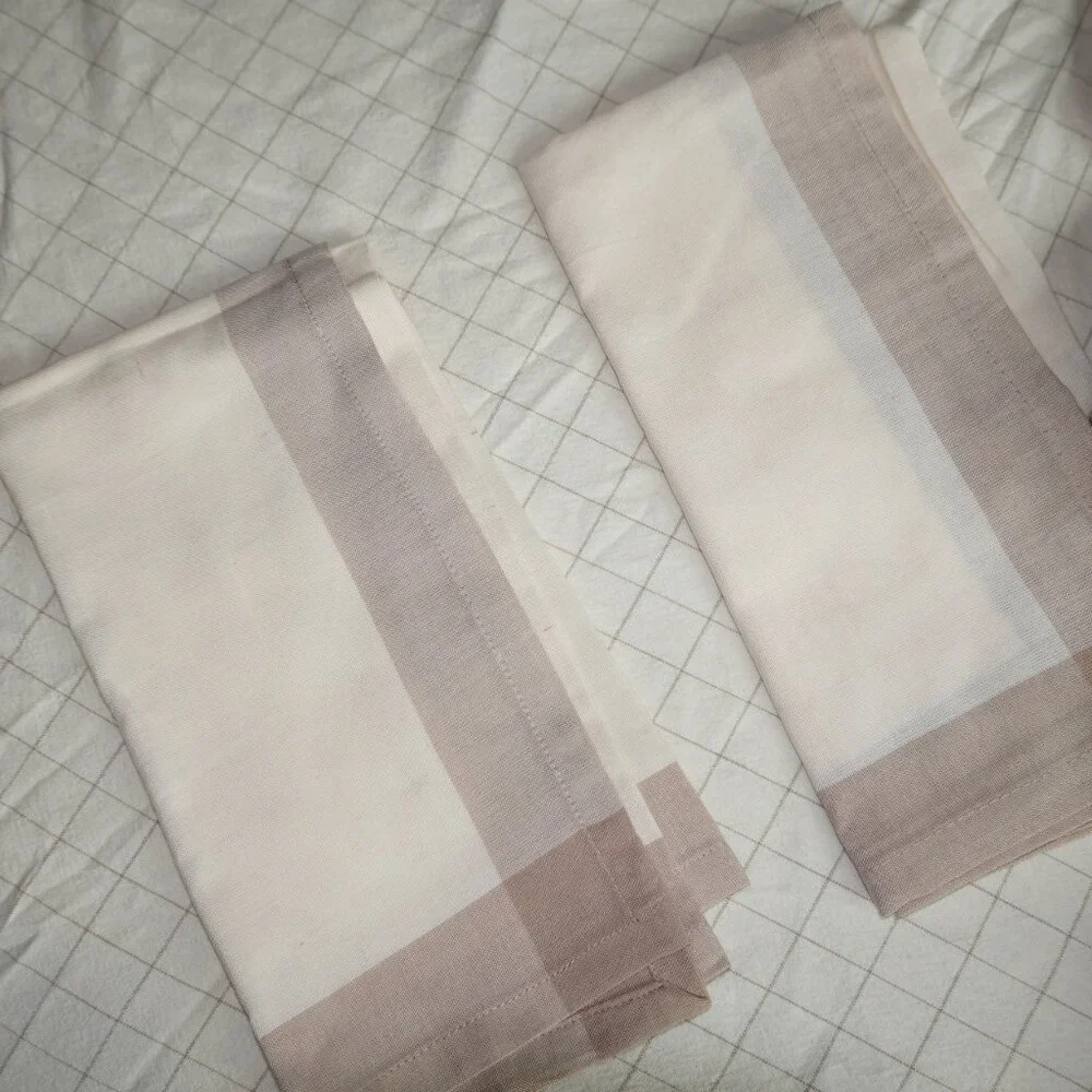 Martha Stewart Round Tablecloth + 8 Cloth Napkins + 4 Wooden Napkin Holders